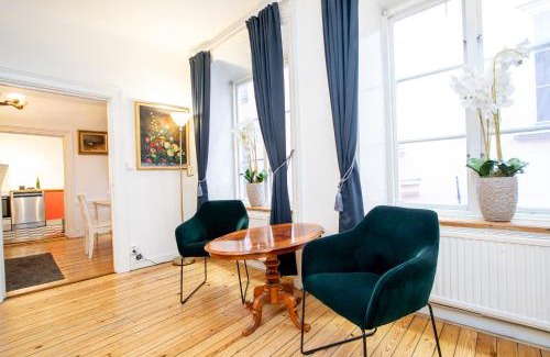Gamla Stan Apartment | Cozy ApartDirect Gamla Stan II with Hot Tub & Family Friendly