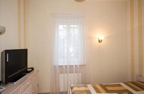 Jurmala Apartment | Elegant Aparte Lux: Family-Friendly Retreat with 9/10 Rating