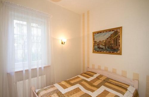 Jurmala Apartment | Elegant Aparte Lux: Family-Friendly Retreat with 9/10 Rating