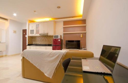 Jakarta Apartment | Family-Friendly Apartemen Casablanca Mansion with Pool Access