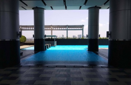 Jakarta Apartment | 4-Star Apartment with Pool, Spa & Hot Tub Amenities