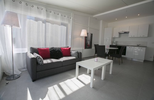 Palavas-les-Flots Apartment | Seaside Apartment with Terrace and Oceanfront Views