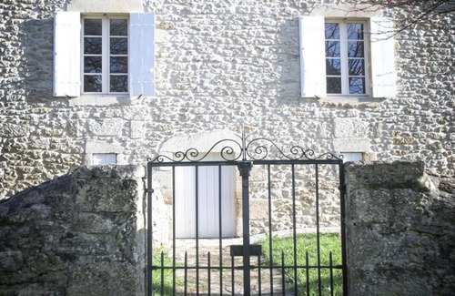 Pellegrue House | Private Apartment in Historic Le Touran Near Saint-Émilion