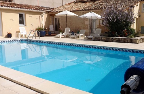 Bellevigne Apartment | Bright Apartment Ruisseau with Pool & Ocean Views