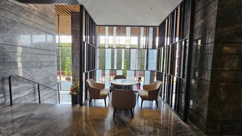 Pinang Apartment | Relax at Springwood Apartments with Pool & Family-Friendly Fun