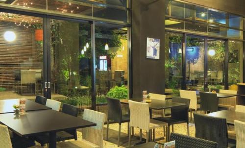Cimahi Apartment | Oceanfront Apartment Studio The Edge Baros by Sky