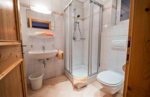 Neustift Im Stubaital Apartment | Discover Aparthaus Akelei: Family-Friendly Retreat with Hot Tub
