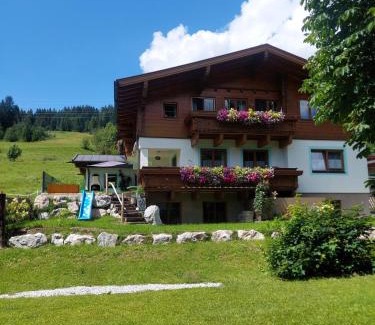 Hinterthal House | Family-Friendly Getaway at Aparthaus Winkler