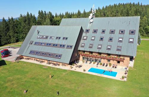Benecko Hotel | Discover Hotel Žalý Apartmány: Pet-Friendly Bliss by the Sea