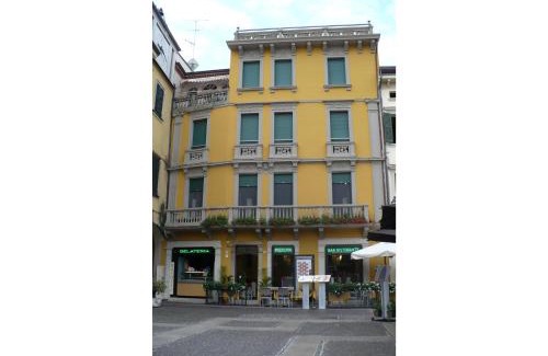 Peschiera del Garda City Centre Apartment | Unforgettable Stay at Aparthotel All'Orologio: 4-Star Comfort