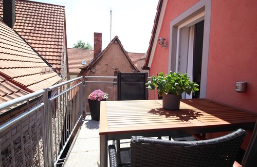Dettelbach Apartment | Stylish Aparthotel Alte Schmiede Dettelbach with Pool & Kitchen