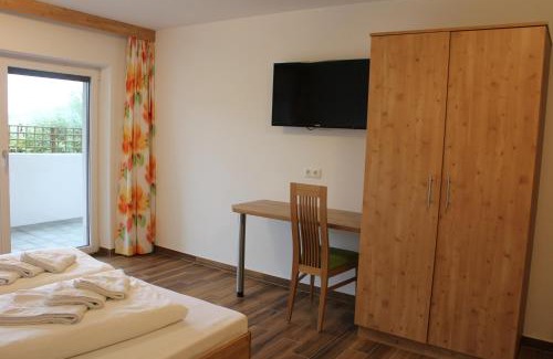 Flachau Apartment | Discover Comfort at Aparthotel am Reitecksee with Hot Tub