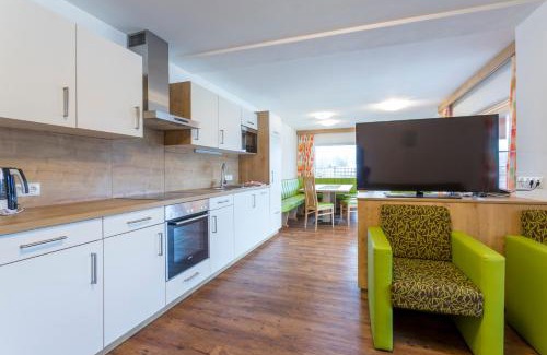Flachau Apartment | Discover Comfort at Aparthotel am Reitecksee with Hot Tub
