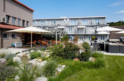 Baden Hotel | Pet-Friendly Aparthotel Baden with Pool & Restaurant