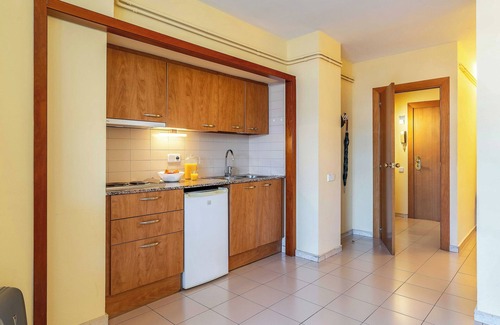 El Putget i Farro Apartment | Relaxing Stay at Aparthotel Bertran with Ocean Views & Spa