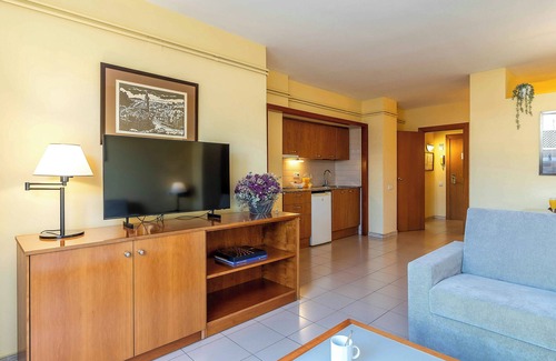 El Putget i Farro Apartment | Relaxing Stay at Aparthotel Bertran with Ocean Views & Spa