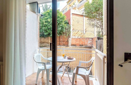 El Putget i Farro Apartment | Relaxing Stay at Aparthotel Bertran with Ocean Views & Spa