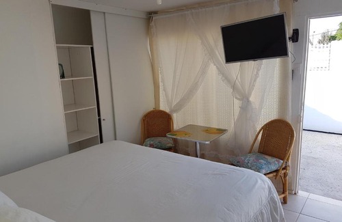 La Serena Apartment | Budget-Friendly ApartHotel Carmona with Family Amenities