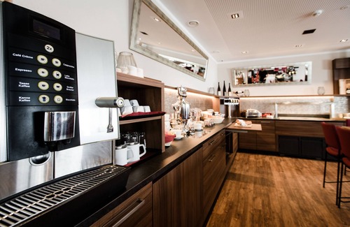 Vorderlanersbach Hotel | Exquisite Aparthotel Dorfplatzl with Pool and Spa Access