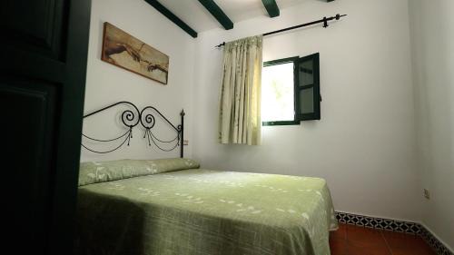 Monturque Apartment | Relaxing Stay at Aparthotel El Cañuelo with Ocean Views