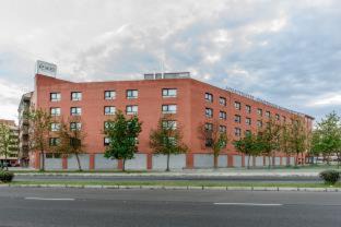 Leon Hotel | Family-Friendly Comfort at Aparthotel Exe Campus San Mamés