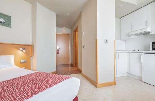 Leon Hotel | Family-Friendly Comfort at Aparthotel Exe Campus San Mamés