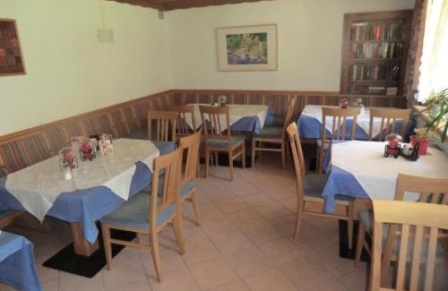 Wald im Pinzgau Apartment | Oceanfront Aparthotel Garni Schranz: Pet-Friendly Getaway