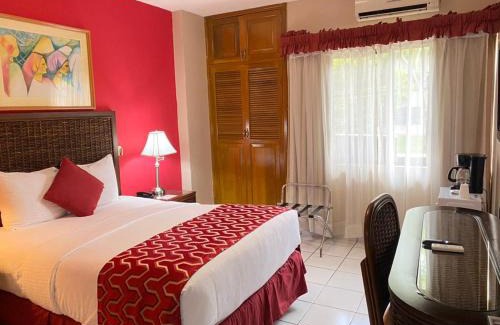 Tegucigalpa Apartment | Experience Aparthotel Guijarros: Rated 9/10 with Ocean Views