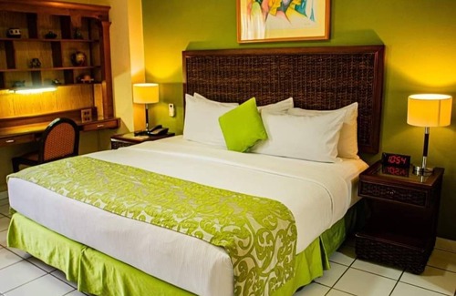 Tegucigalpa Hotel | Top-Rated Aparthotel Guijarros with Pool and Spa