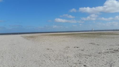 Carolinensiel Hotel | Ocean View Aparthotel-Harleblick: Family & Pet Friendly Stay