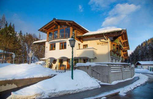 Filzmoos Apartment | Discover Aparthotel Hirschenau: Family-Friendly Retreat