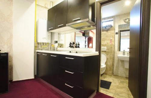 Galati Apartment | Discover Aparthotel Jolie: Family-Friendly & Pet Accessible