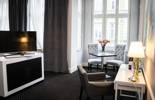 Inowroclaw Apartment | Pet-Friendly Aparthotel with Breakfast and Hot Tub Amenities