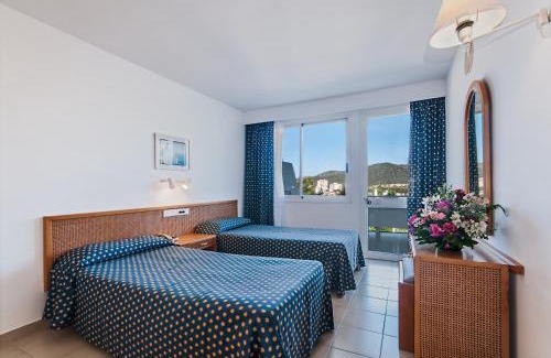 Palmanova Apartment | Oceanfront Aparthotel Ponent Mar with Spa & Hot Tub