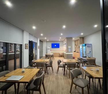 Shengjin Apartment | Discover Family-Friendly Comfort at Aparthotel Rana Hedhun