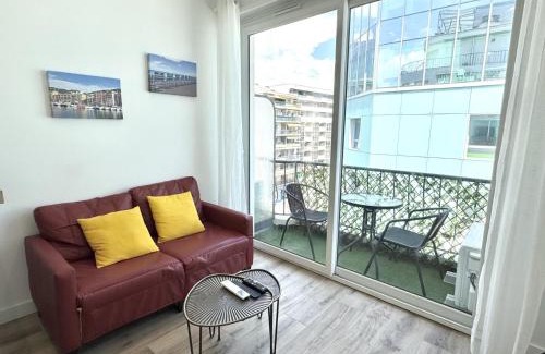 Les Baumettes Apartment | Scenic Sea View Studio Lenval on Promenade Balcon