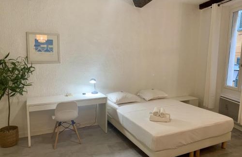 Old Town Apartment | Pet and Child-Friendly Retreat at Cocon de Gilly