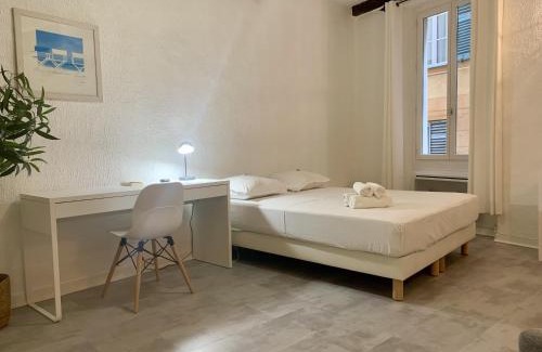 Old Town Apartment | Pet and Child-Friendly Retreat at Cocon de Gilly