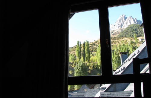 Sallent de Gallego Apartment | Top-Rated Aparthotel Sarrato with Pool & Spa Amenities