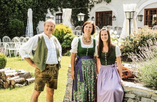 Michaelerberg Hotel | Pet-Friendly Hotel Schloss Thannegg with Ocean View Pool