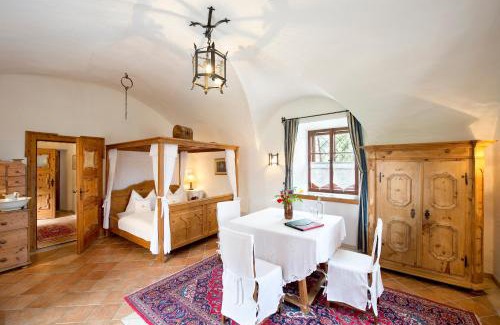 Michaelerberg Hotel | Pet-Friendly Hotel Schloss Thannegg with Ocean View Pool
