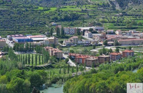 La Pobla de Segur Apartment | Scenic Oceanfront Stay at Aparthotel Solé with Pool & Dining