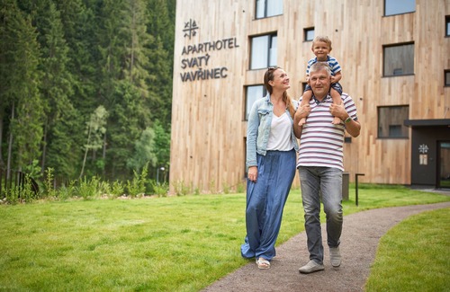 Pec pod Snezkou Apartment | Explore Svatý Vavřinec: Pet-Friendly Retreat with Spa