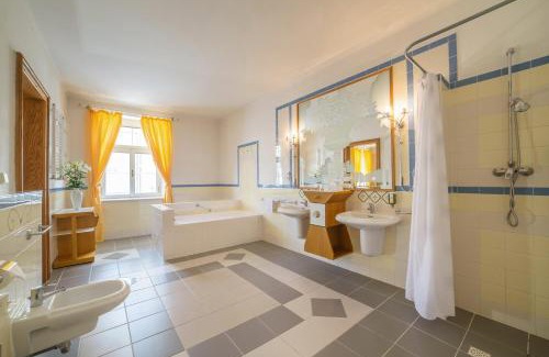 Frantiskovy Lazne Hotel | Family-Friendly Retreat at Hotel Three Lilies with Aquaforum