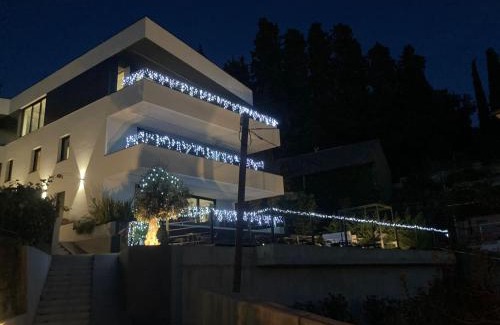 Sarsoni Apartment | Villa V: Relax by the Pool with Family & Pets Welcome