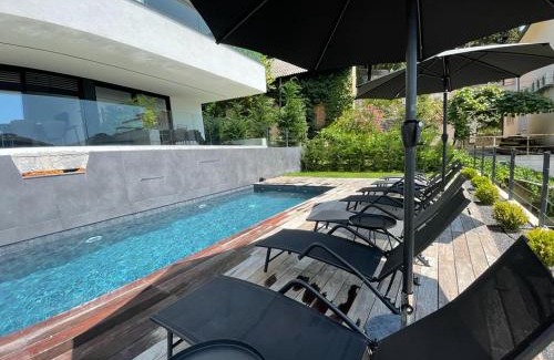 Sarsoni Apartment | Villa V: Relax by the Pool with Family & Pets Welcome