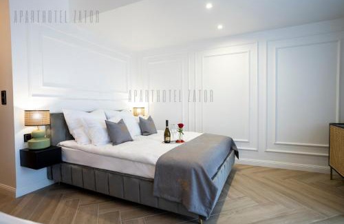 Zator Apartment | Relax at Aparthotel ZATOR Glam 52 with Jacuzzi & Spa