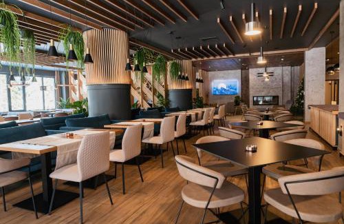 Jahorina Apartment | Relax at Aparthotel Zlatni Javor with Oceanfront Views