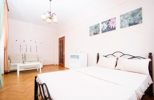 Tverskoy Apartment | Pet-Friendly Apartlux on Karetnyy Ryad: Ideal Getaway