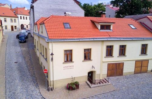 Znojmo Apartment | Cozy Apartmán Antonínská: Family-Friendly with Hot Tub